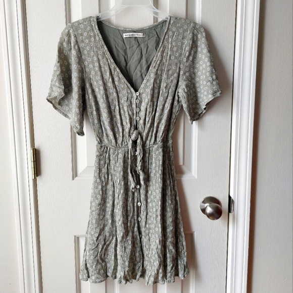 Abercrombie & Fitch Dresses & Skirts - Abercrombie & Fitch - Green Floral Mini Dress w/ Buttons & Pockets